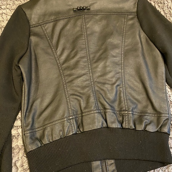 Leather jacket - Picture 3 of 3